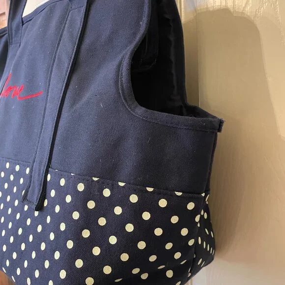 Adorable Pet Carrier Never Used - Picture 2 of 4